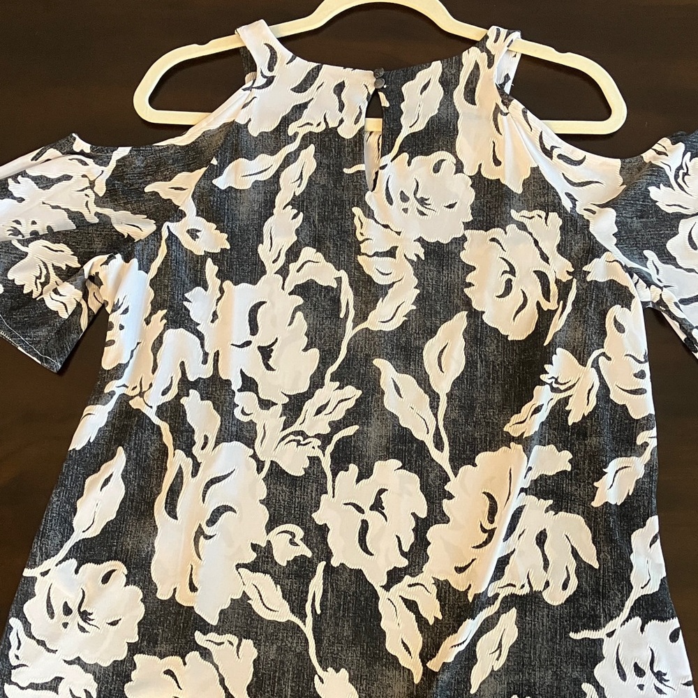 INC International Concepts Black and White Floral Cold Shoulder Blouse - Picture 7 of 7